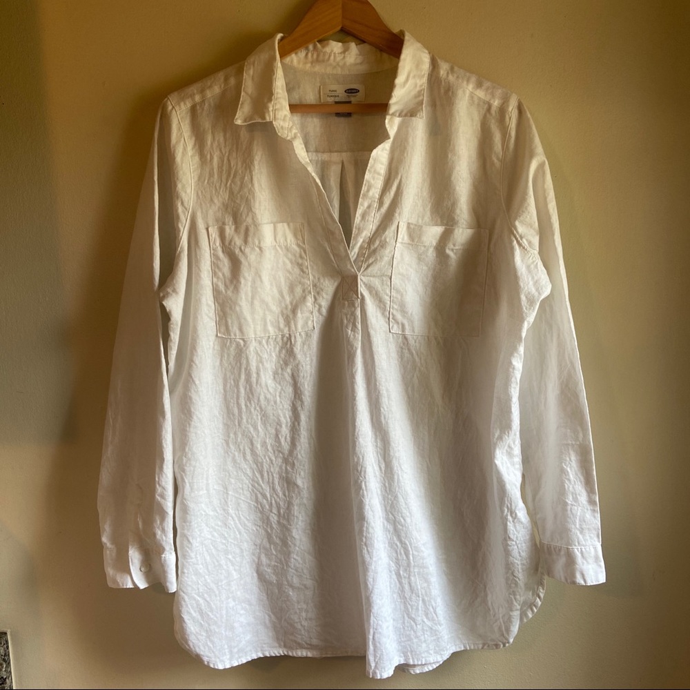 OLD NAVY White Blouse with Collar and Two Pockets